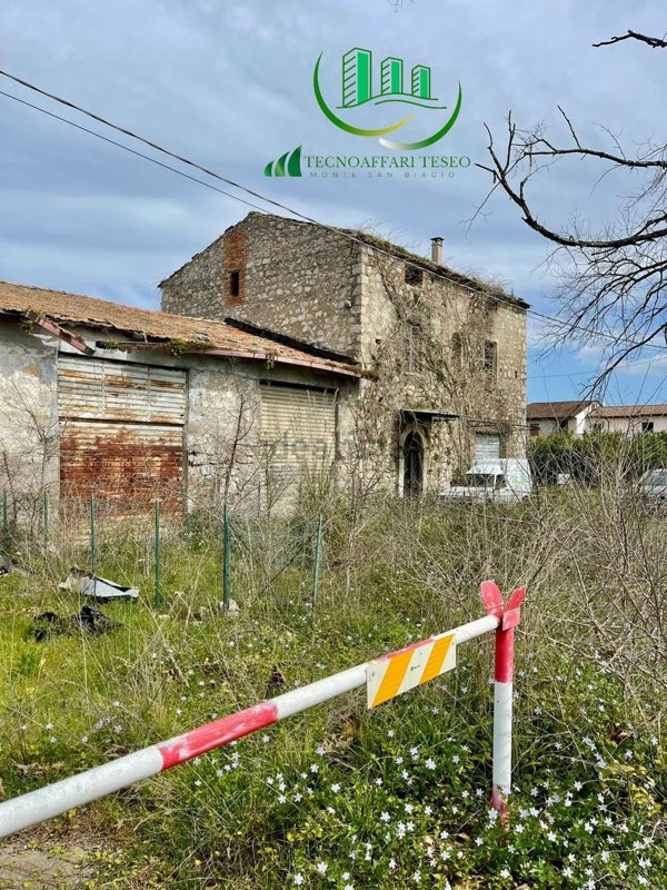 pentavano in vendita a Monte San Biagio