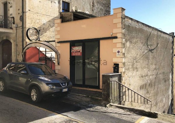 locale commerciale in vendita a Monte San Biagio