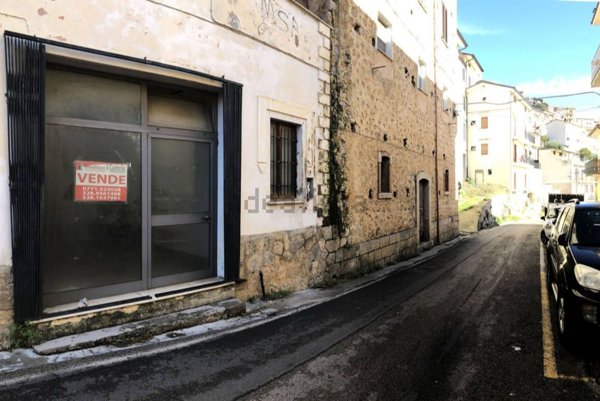locale commerciale in vendita a Monte San Biagio