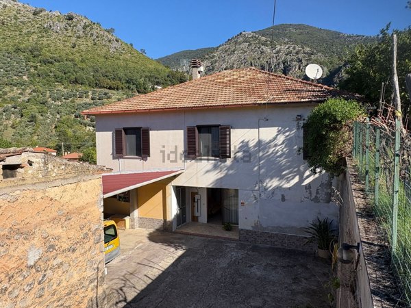 casa indipendente in vendita a Monte San Biagio