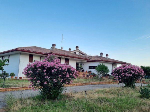 casa indipendente in vendita a Monte San Biagio