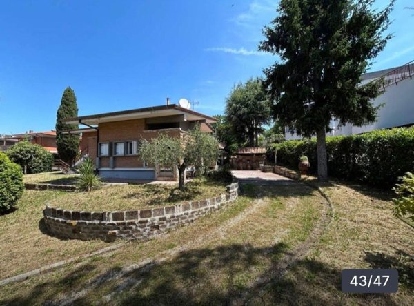 casa indipendente in vendita a Norma