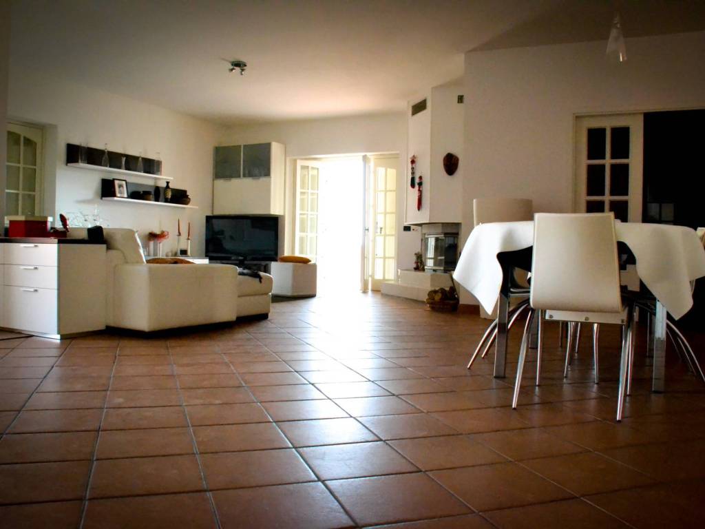 casa indipendente in vendita a Norma