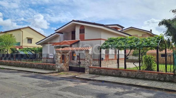 casa indipendente in vendita a Norma