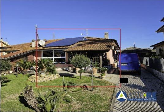 casa indipendente in vendita a Pontinia