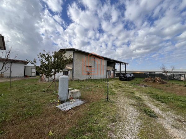 casa semindipendente in vendita a Pontinia