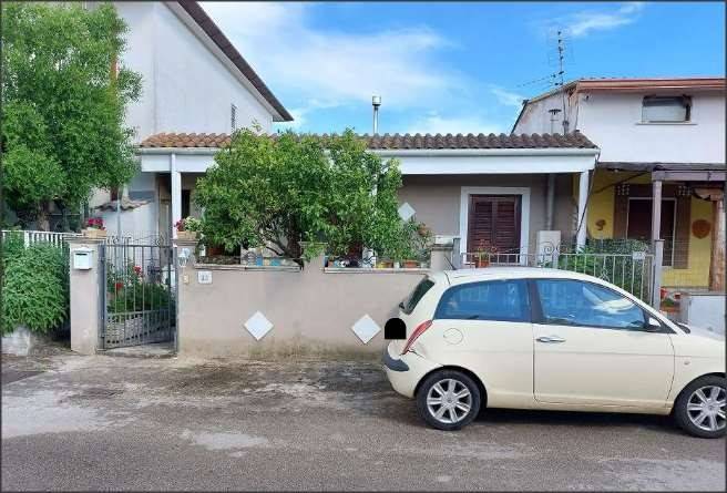 casa indipendente in vendita a Pontinia