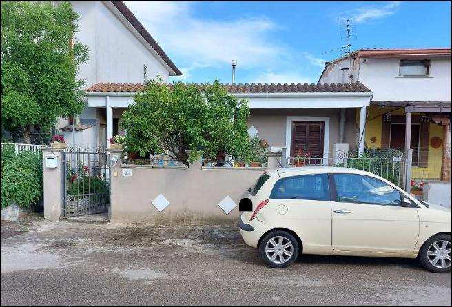casa indipendente in vendita a Pontinia