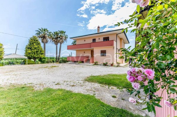 casa indipendente in vendita a Pontinia