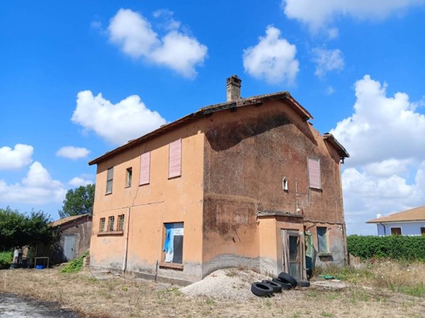 casa indipendente in vendita a Pontinia