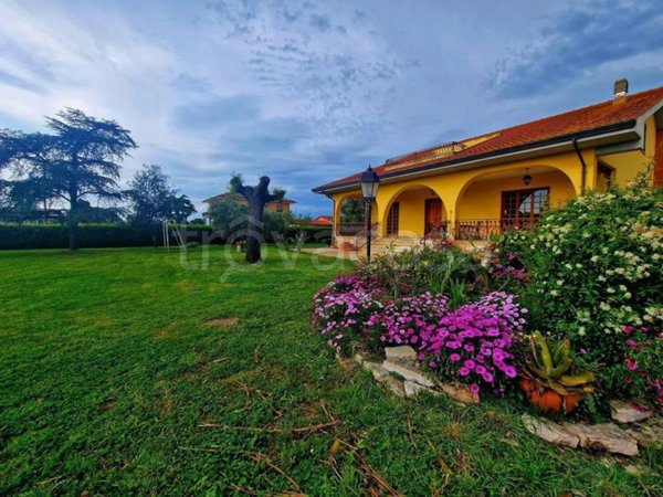 casa indipendente in vendita a Pontinia