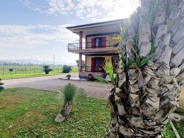 casa indipendente in vendita a Pontinia