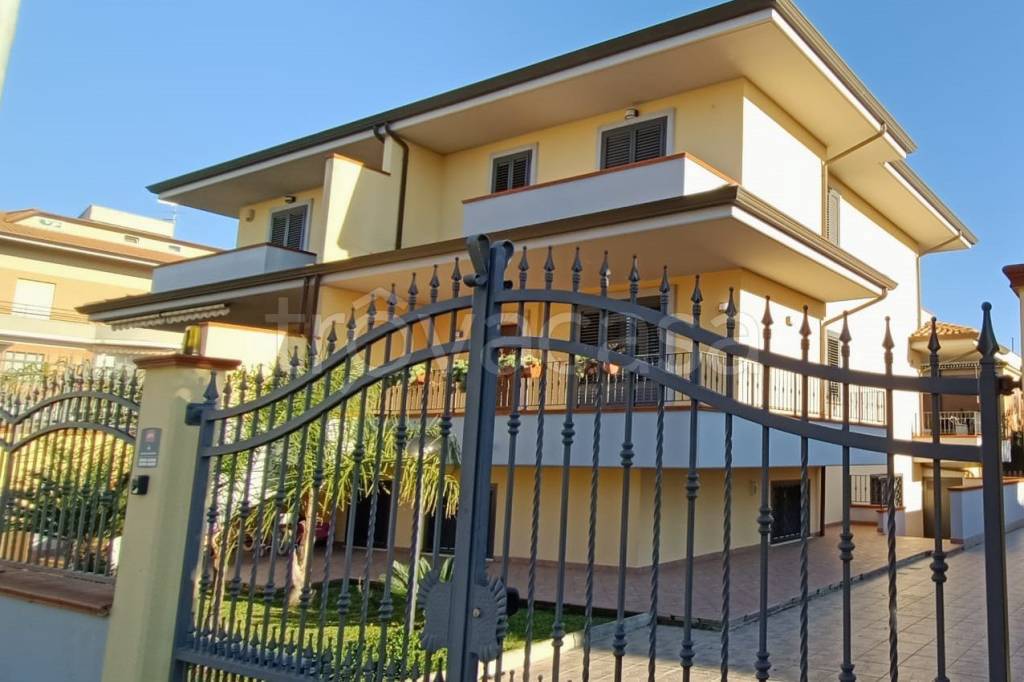 casa indipendente in vendita a Pontinia