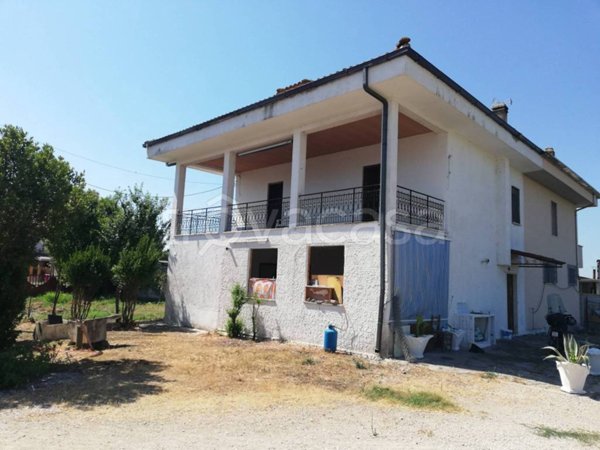 casa indipendente in vendita a Pontinia