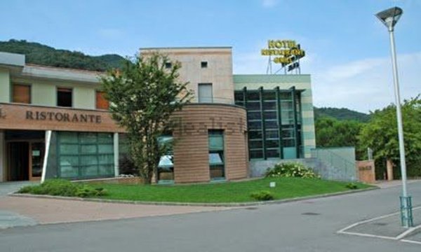 locale commerciale in vendita a Pontinia