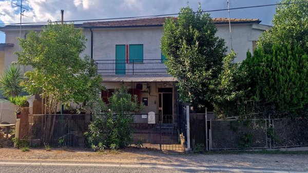 casa indipendente in vendita a Pontinia