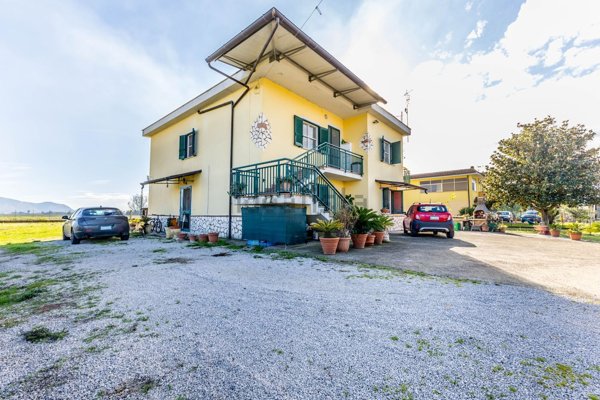 casa indipendente in vendita a Pontinia