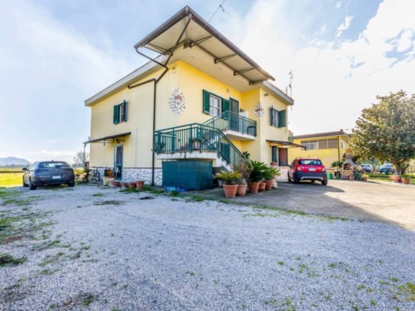casa indipendente in vendita a Pontinia