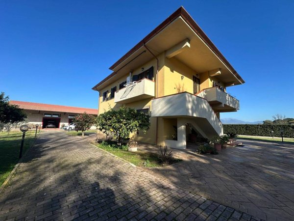casa indipendente in vendita a Pontinia