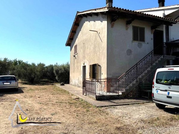 casa indipendente in vendita a Pontinia