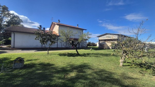 casa indipendente in vendita a Pontinia