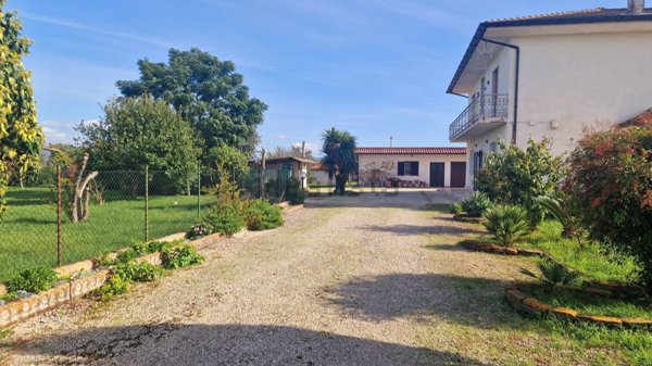 casa indipendente in vendita a Pontinia