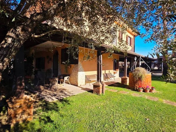 casa indipendente in vendita a Pontinia