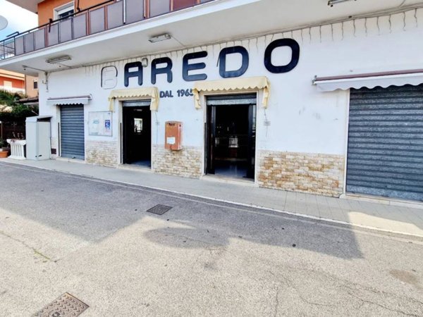 negozio in vendita a Pontinia