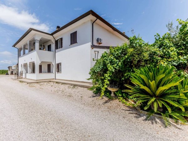 casa indipendente in vendita a Pontinia