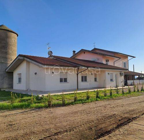casa indipendente in vendita a Pontinia