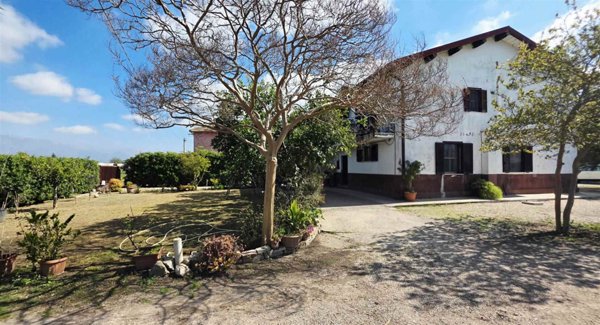 casa indipendente in vendita a Pontinia
