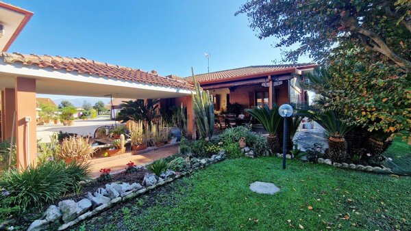 casa indipendente in vendita a Pontinia
