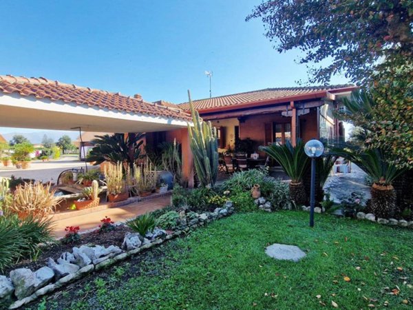 casa indipendente in vendita a Pontinia