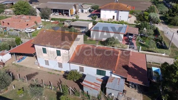 casa indipendente in vendita a Pontinia