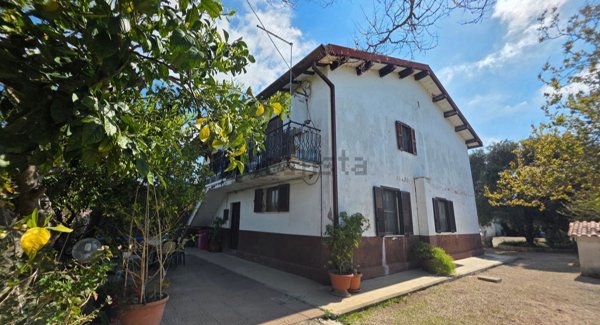 casa indipendente in vendita a Pontinia in zona Quartaccio