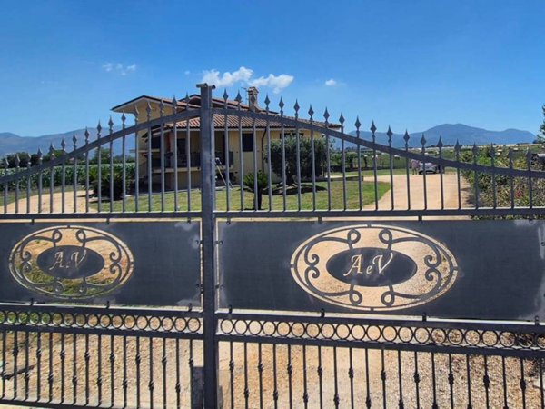 casa indipendente in vendita a Pontinia