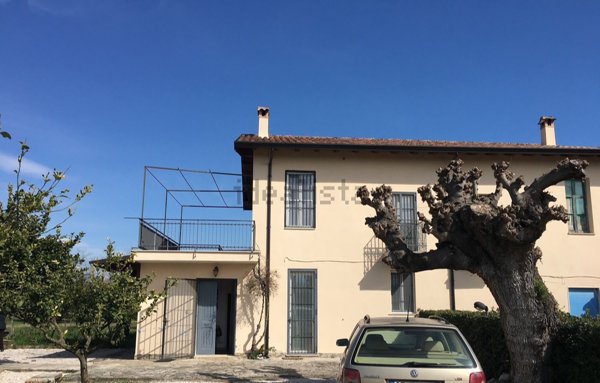 casa indipendente in vendita a Pontinia