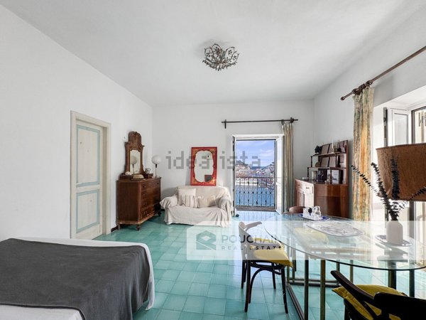 appartamento in vendita a Ponza in zona Giancos