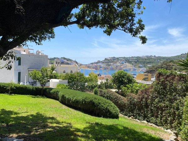 casa indipendente in vendita a Ponza