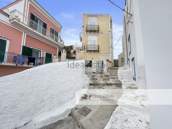 casa indipendente in vendita a Ponza in zona Santa Maria