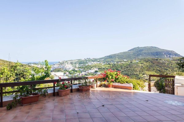 casa indipendente in vendita a Ponza in zona I Conti