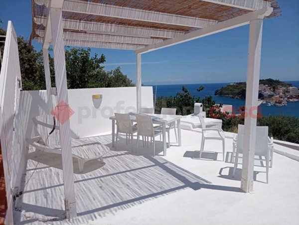 appartamento in vendita a Ponza in zona Giancos