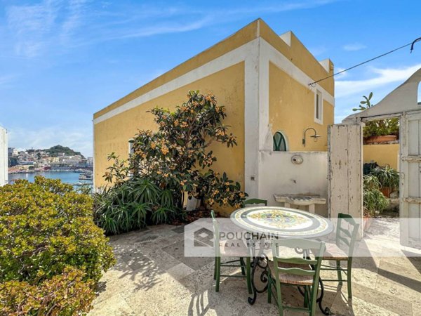 casa indipendente in vendita a Ponza in zona Giancos