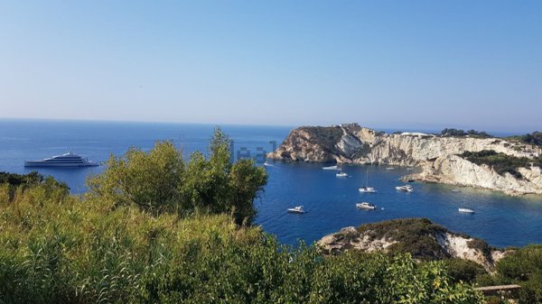 appartamento in vendita a Ponza in zona Le Forna