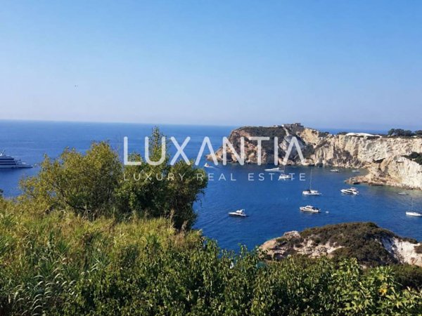 appartamento in vendita a Ponza in zona Le Forna