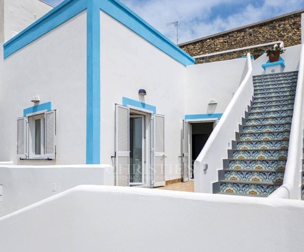 appartamento in vendita a Ponza in zona Le Forna