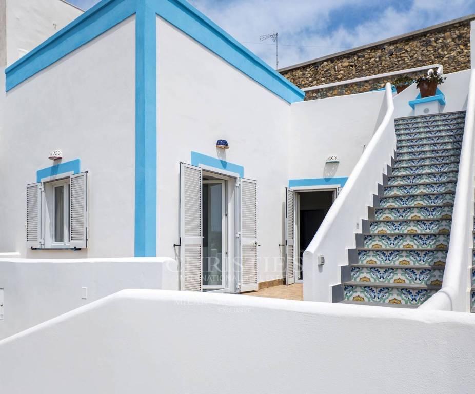 appartamento in vendita a Ponza in zona Le Forna
