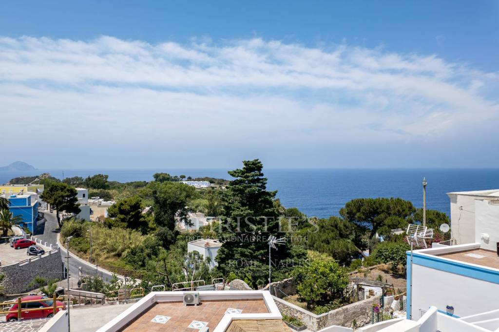 appartamento in vendita a Ponza in zona Le Forna