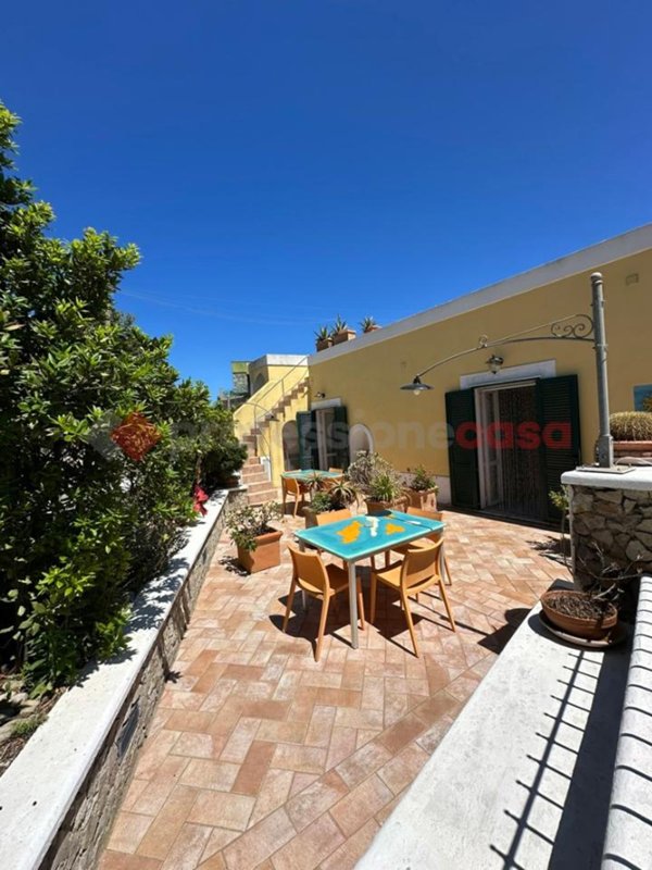casa indipendente in vendita a Ponza in zona Campo Inglese