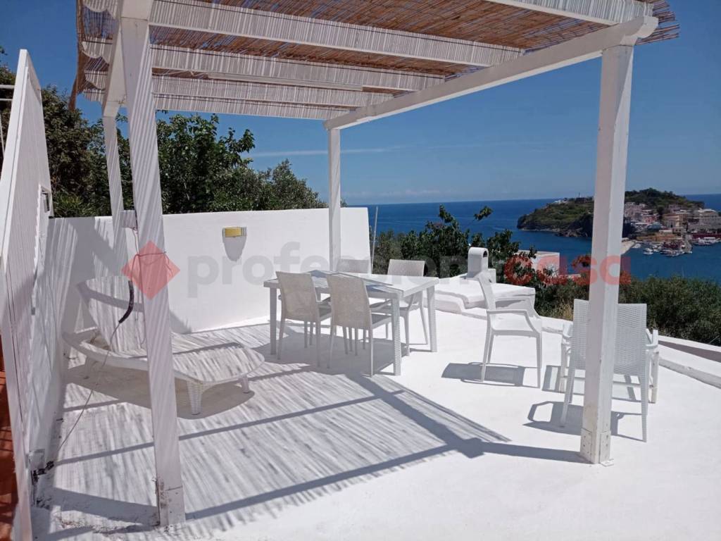 appartamento in vendita a Ponza in zona Giancos